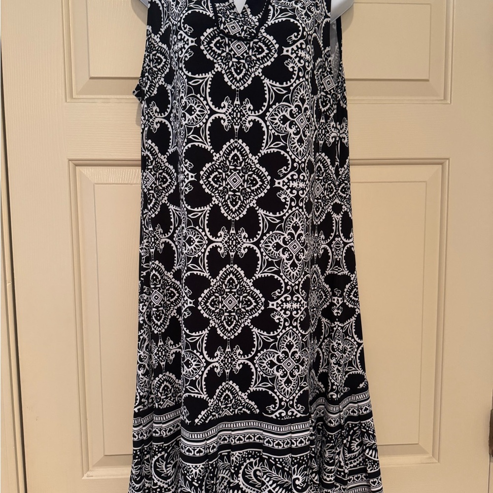 WHBM Black and White Patterned Sleeveless Dress